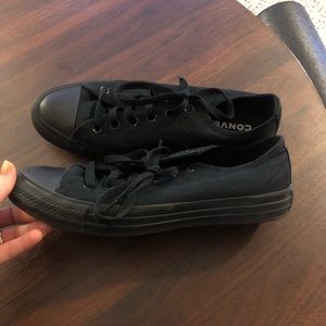 Converse Chuck Taylor Low Top Sneakers (M7/W9)